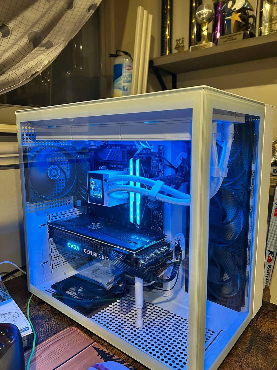 CUSTOM GAMING PC (TRADES)