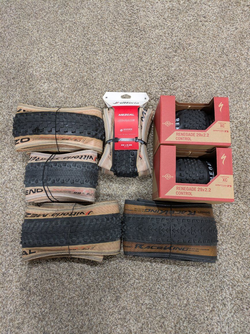Knobby gravel tires