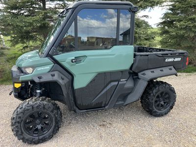 2025 CanAm Defender