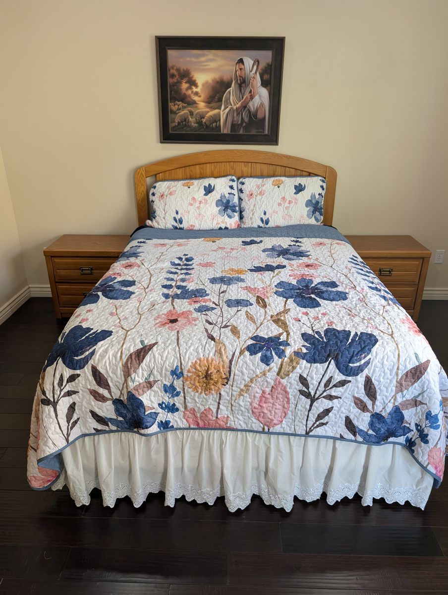Complete 6-Piece Solid Wood Bedroom Set - Bed, Dresser, Chest of Drawers, 2 Nightstands