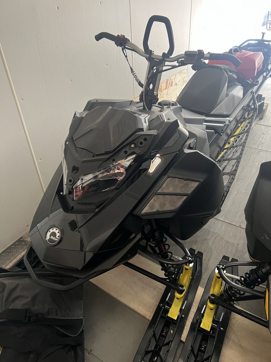 2017 Ski-Doo 850 Snowmobile - 165" Track, 3" Lugs, 2000 Miles, Excellent Condition