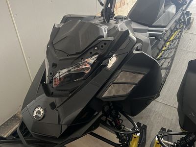 2017 Ski-Doo 850 Snowmobile - 165" Track, 3" Lugs, 2000 Miles, Excellent Condition