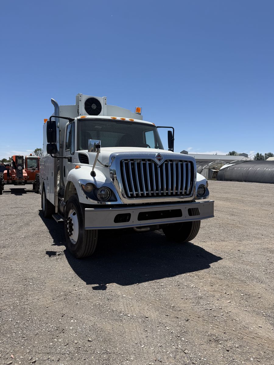 2010 International Service truck