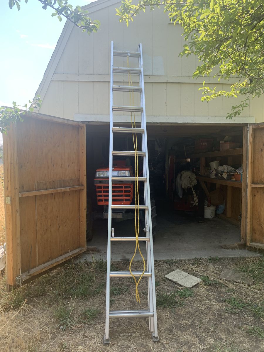 22 -foot extension aluminum ladder.
