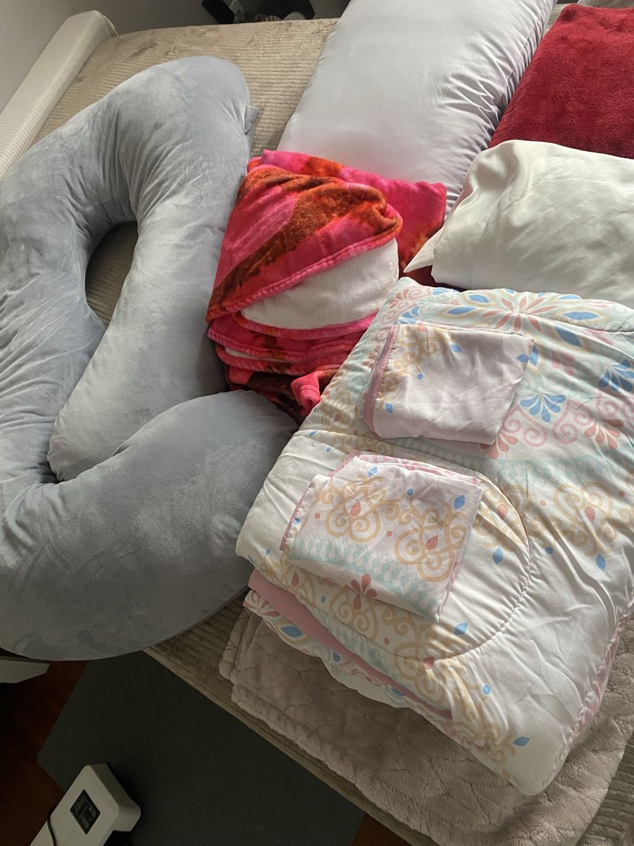 Blankets and pregnancy pillow