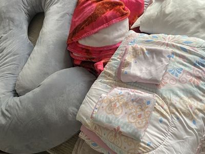 Blankets and pregnancy pillow