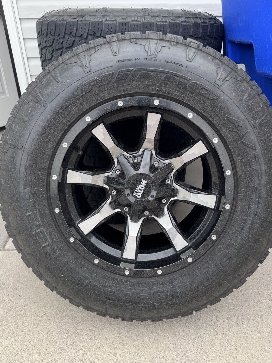 Moto Metal MO970 wheels w/Nitto tires