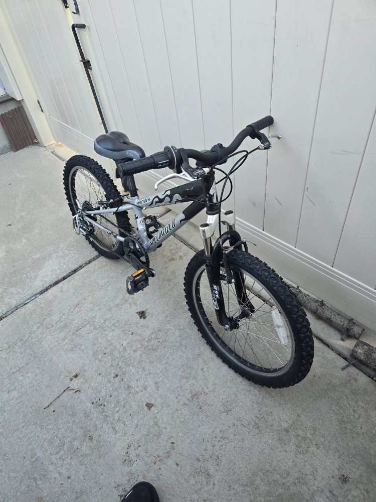Specialized Hotrock 20-inch Kids' Mountain Bike - Just tuned up