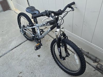 Specialized Hotrock 20-inch Kids' Mountain Bike - Just tuned up