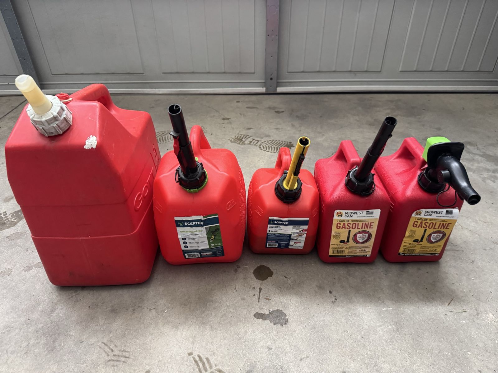 Assorted Gas Cans Lot of 5 - Scepter, Midwest Can, Gott (1 to 5 Gallon Sizes)