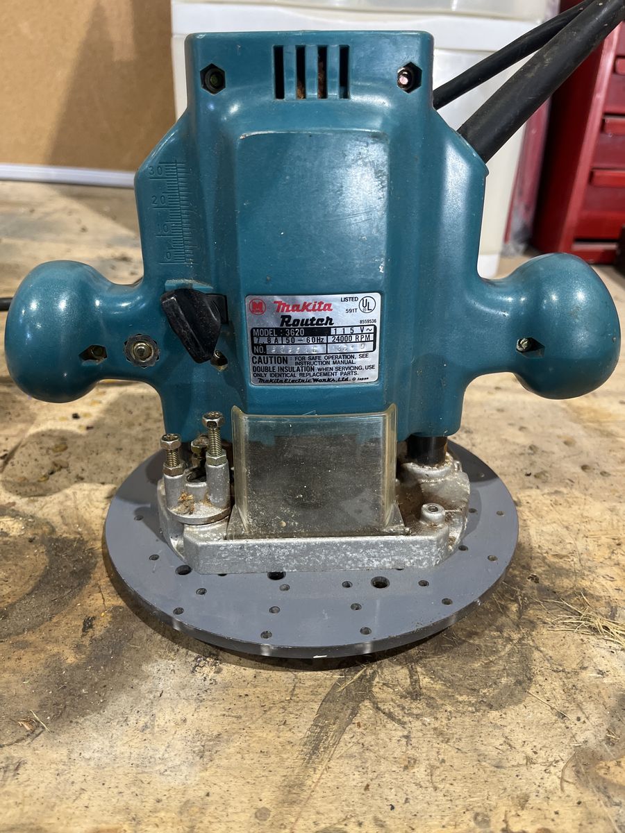 Makita Model 3620 plunge router