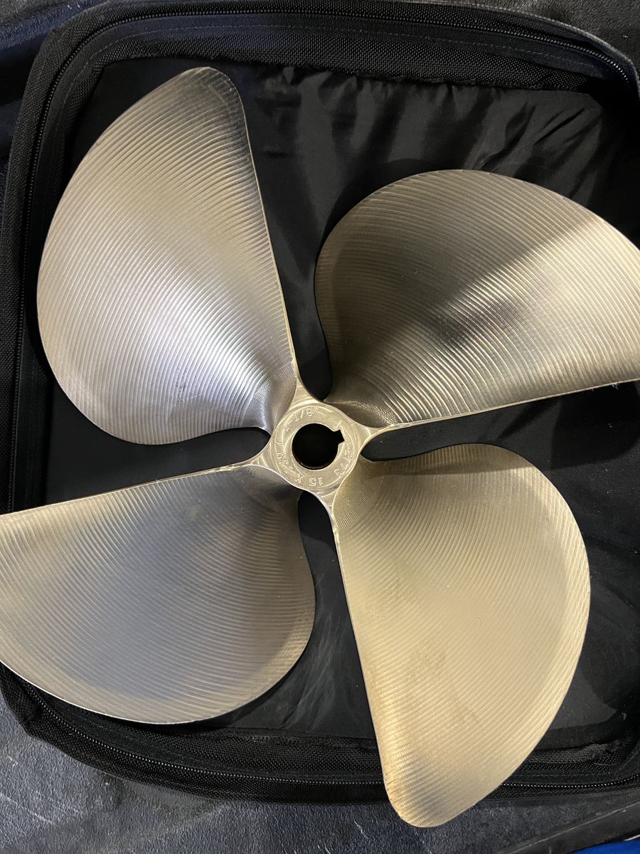 ACME 2773 4 blade surf prop 15x13 L 1 1/8"