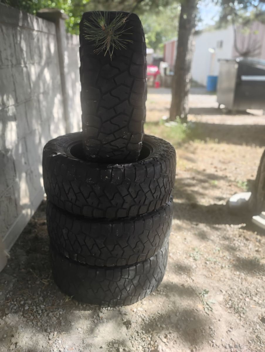 35/12.50/20 Toyo tires open country r/t trail