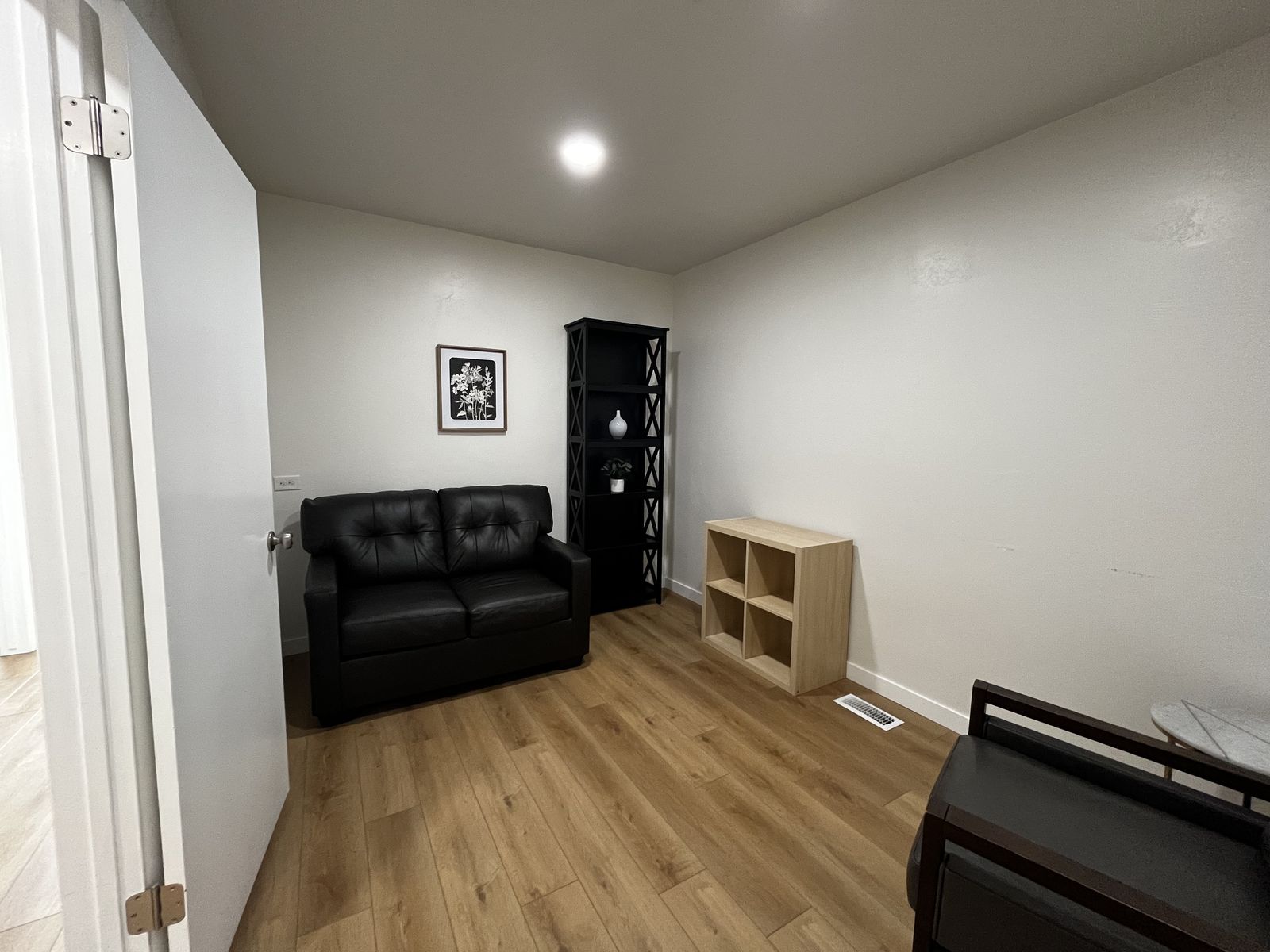 Main image 12