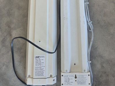 2 Feit LED 4 Foot Shop Lights Used