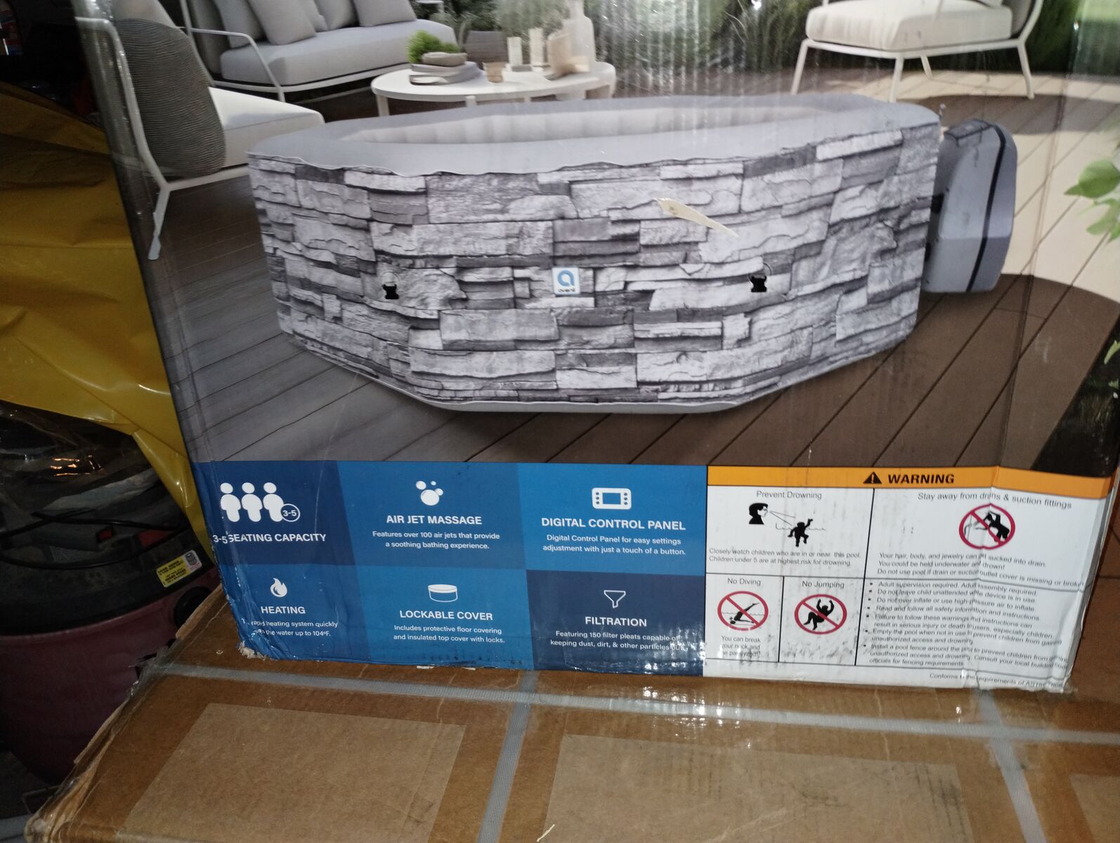 SPA TUB 499$ RETAIL 300$ GREAT DEAL