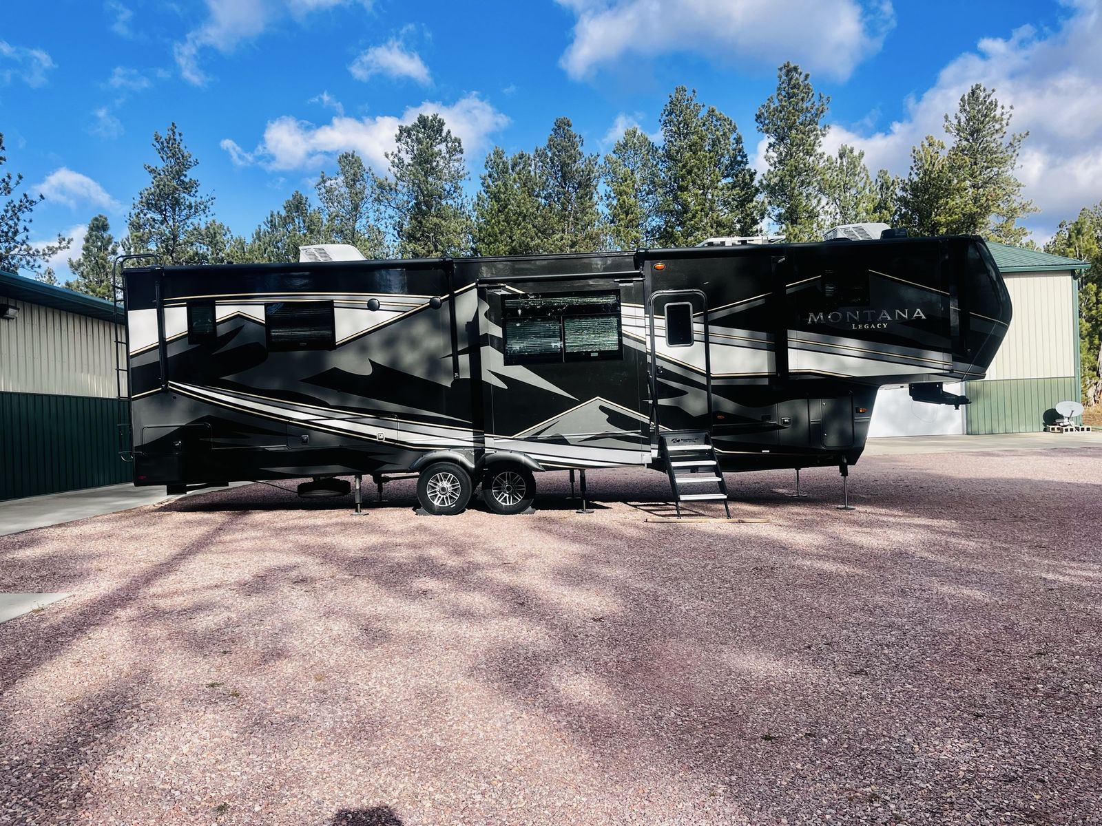 2025 KEYSTONE MONTANA LEGACY 3795FK