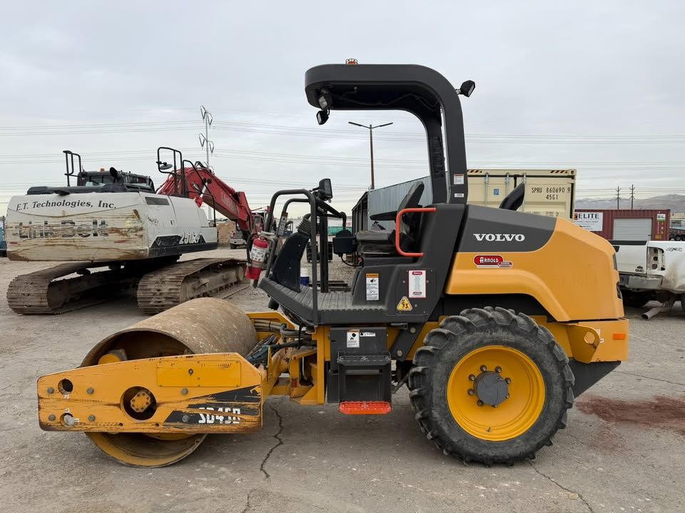 SWEET 2019 VOLVO MODEL SD45-B COMPACTOR
