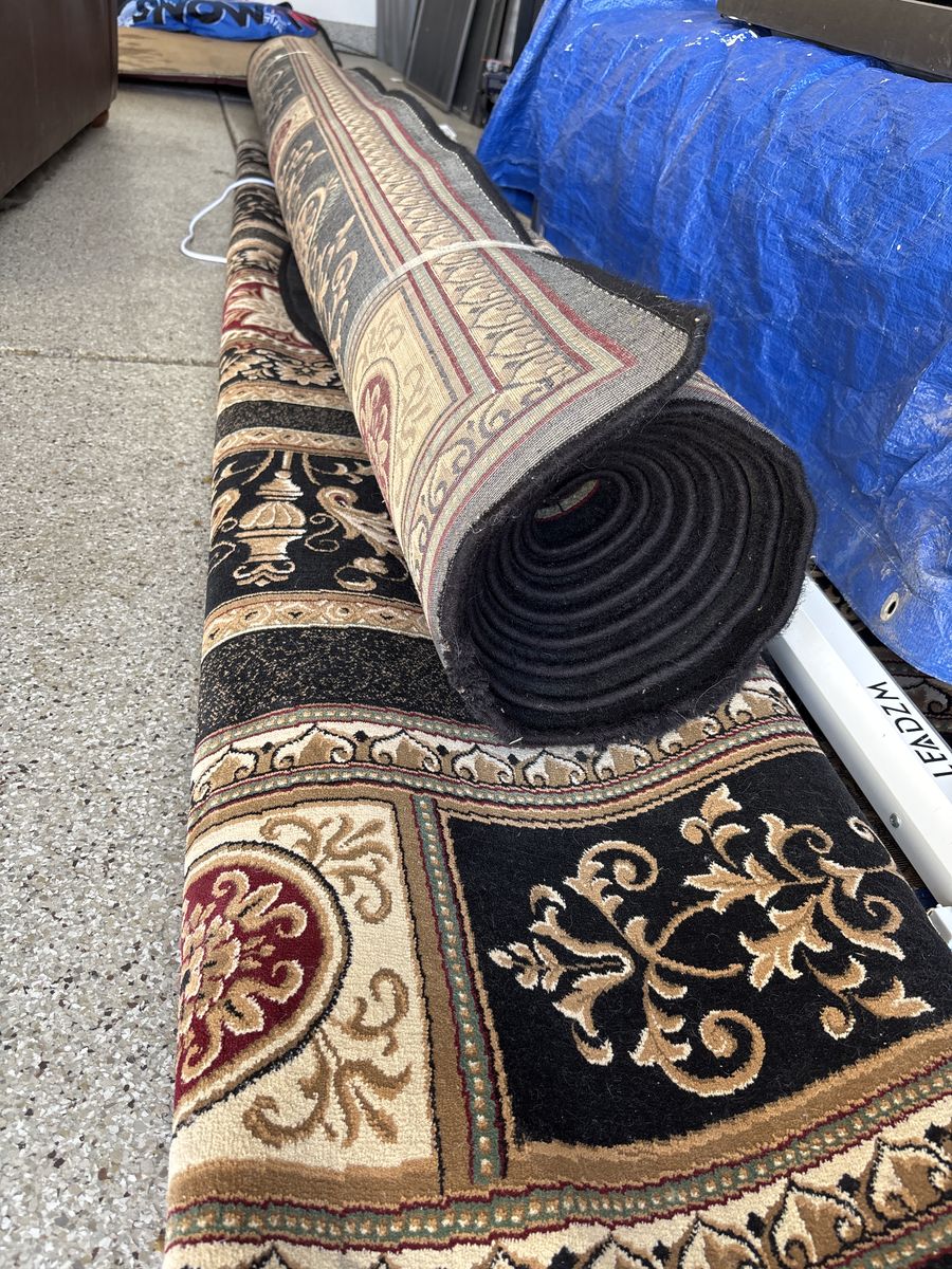 9'x12' Rectangle Rug And 7.5' Circle Rug
