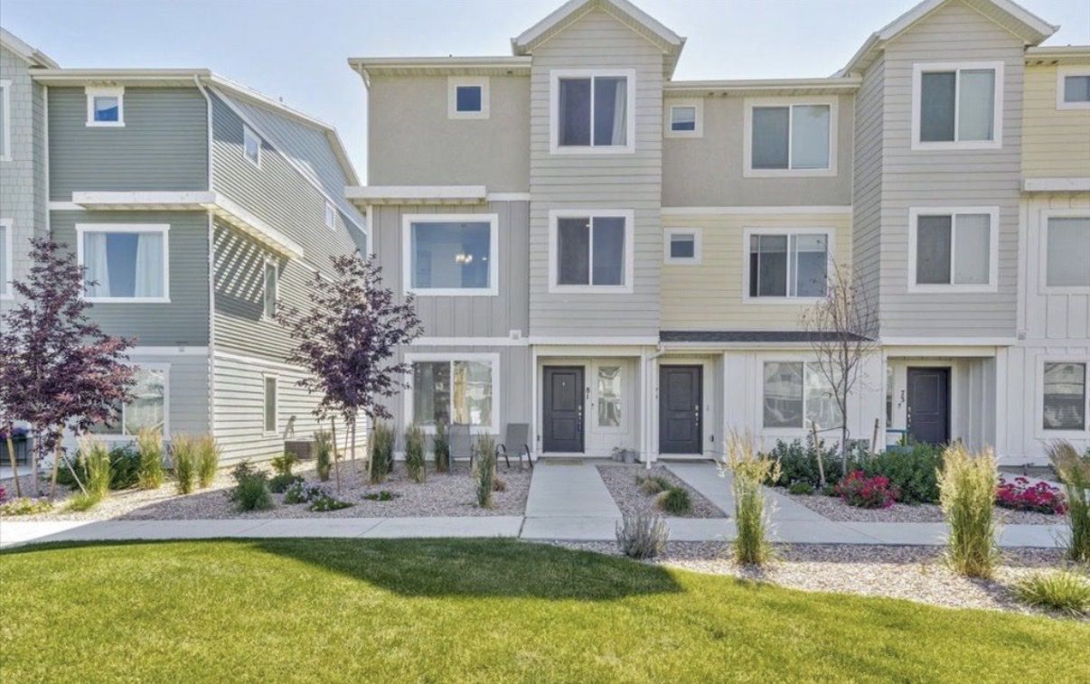 TOWNHOME FOR RENT!! 4 BED 3 BATH