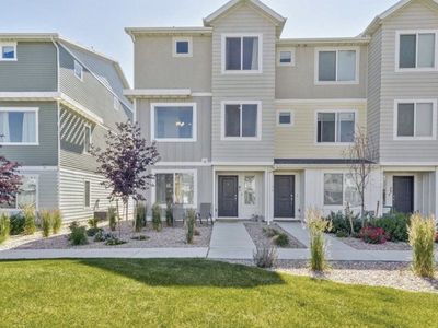 TOWNHOME FOR RENT!! 4 BED 3 BATH