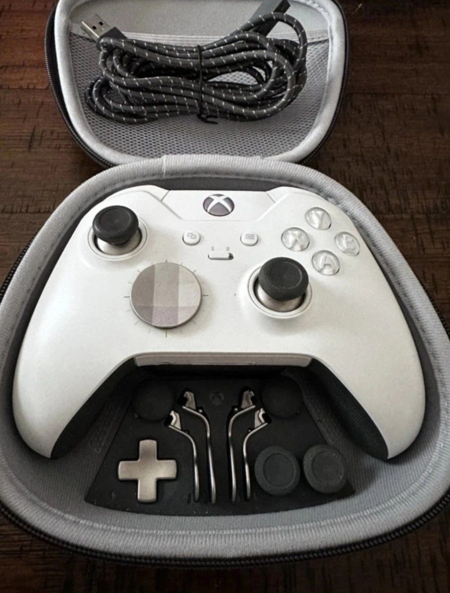 Microsoft Xbox One Elite Series 1 Controller with