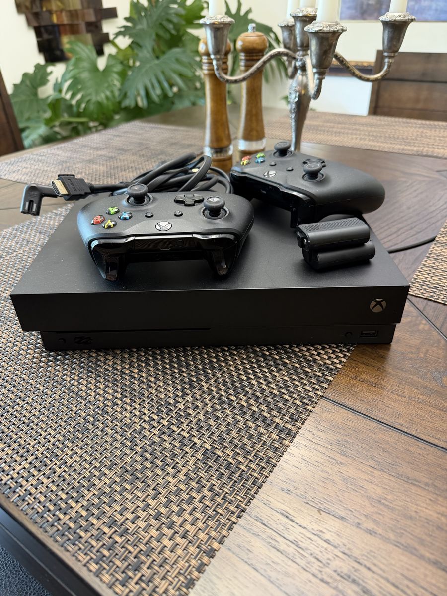 Xbox One X Bundle - 1TB Excellent condition