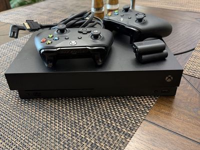 Xbox One X Bundle - 1TB Excellent condition
