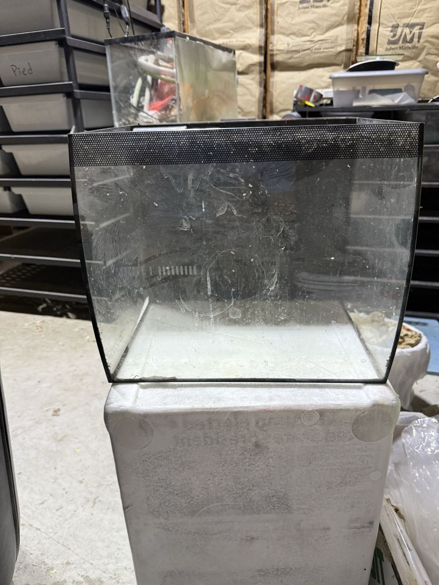 Free Fluval Flex (damaged)