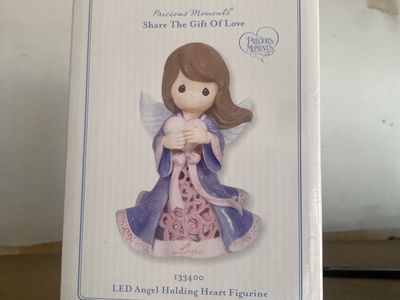 Precious Moments Share The Gift Of Love LED Angel Holding Heart Figurine 133400