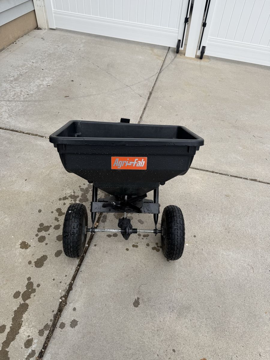 Agr Fab Fertlizer Spreader