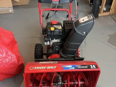 Troy built snow blower 24in