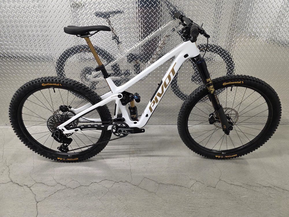 2026 Pivot Firebird Podium Neo Medium