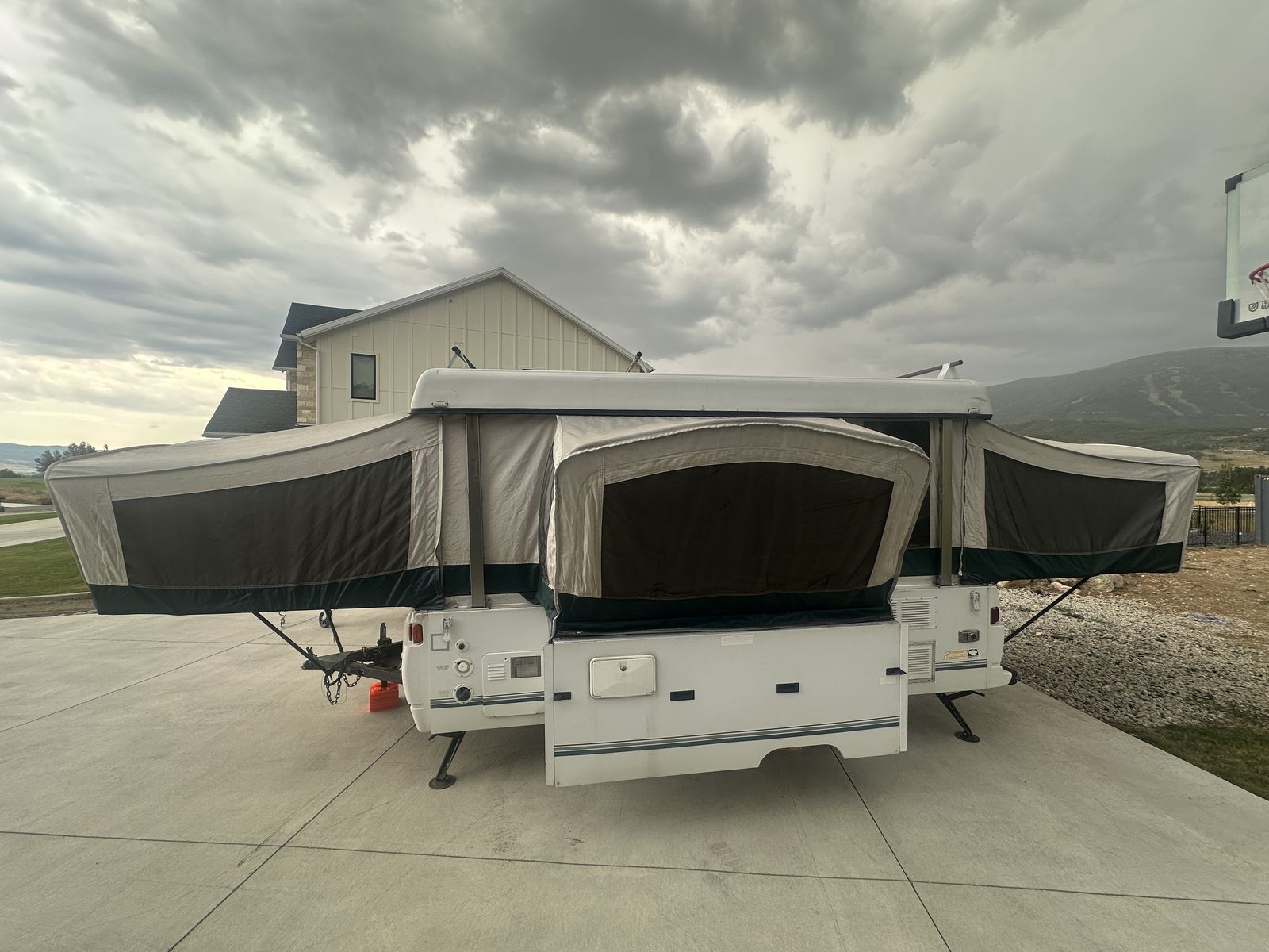 Extra Roomy Tent Trailer W/ 4 Pop outs - 1998 Fleetwood - Coleman Tent Trailer