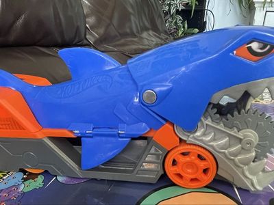 Hot Wheels Shark Chomp Transport Car Toy Blue Orange