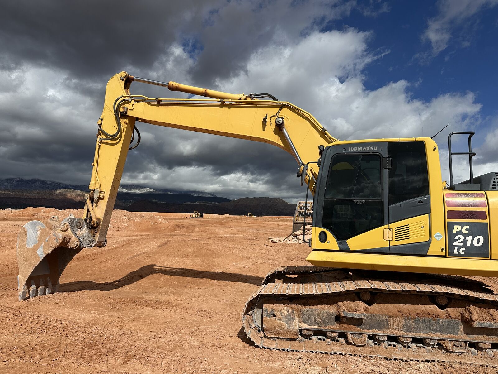 2013 Komatsu PC210LC-10