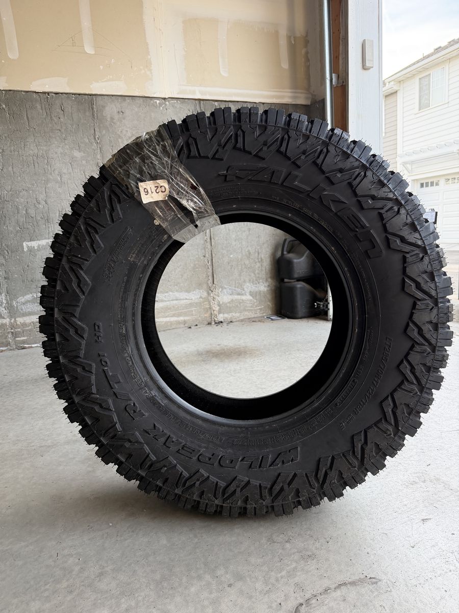 Falken Wildpeak RT 285/70/17