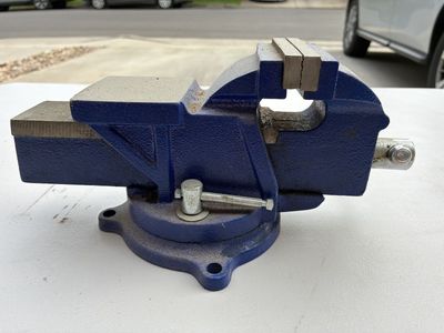 Central Forge 3" swivel vise