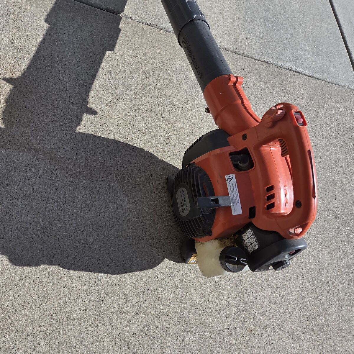husqvarna 125B leaf blower