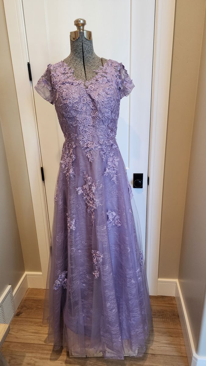 Gorgeous Lavender Lace Prom Dress - Built-in Bra - Size Small