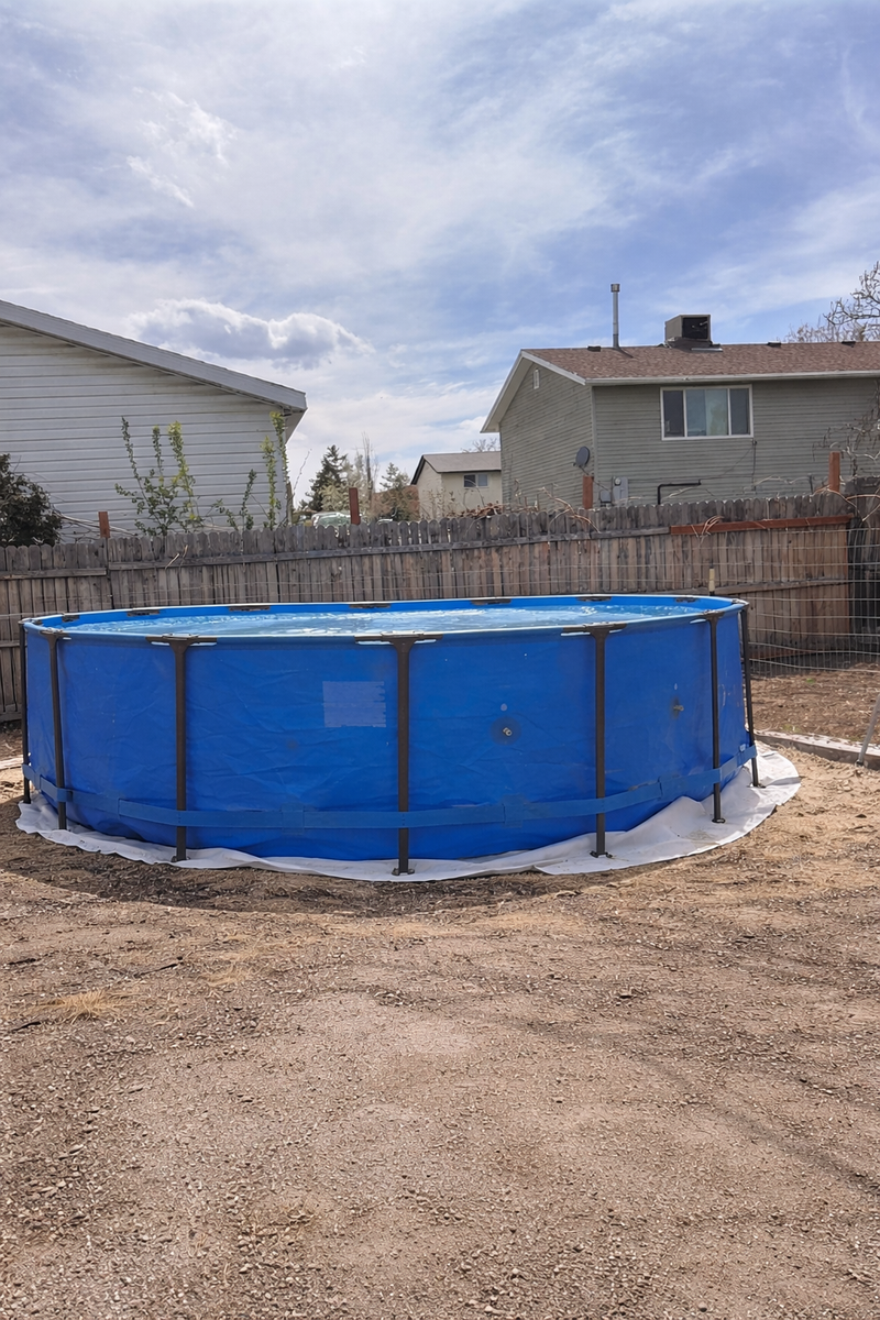 Above ground swimming pool
