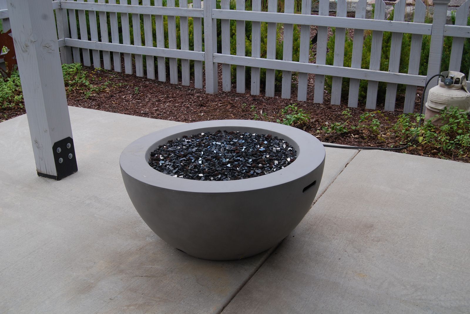 39" diameter round propane fire pit taupe color with cover and propane tank
