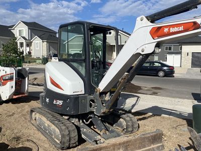 2022 E35 33HP R-Series