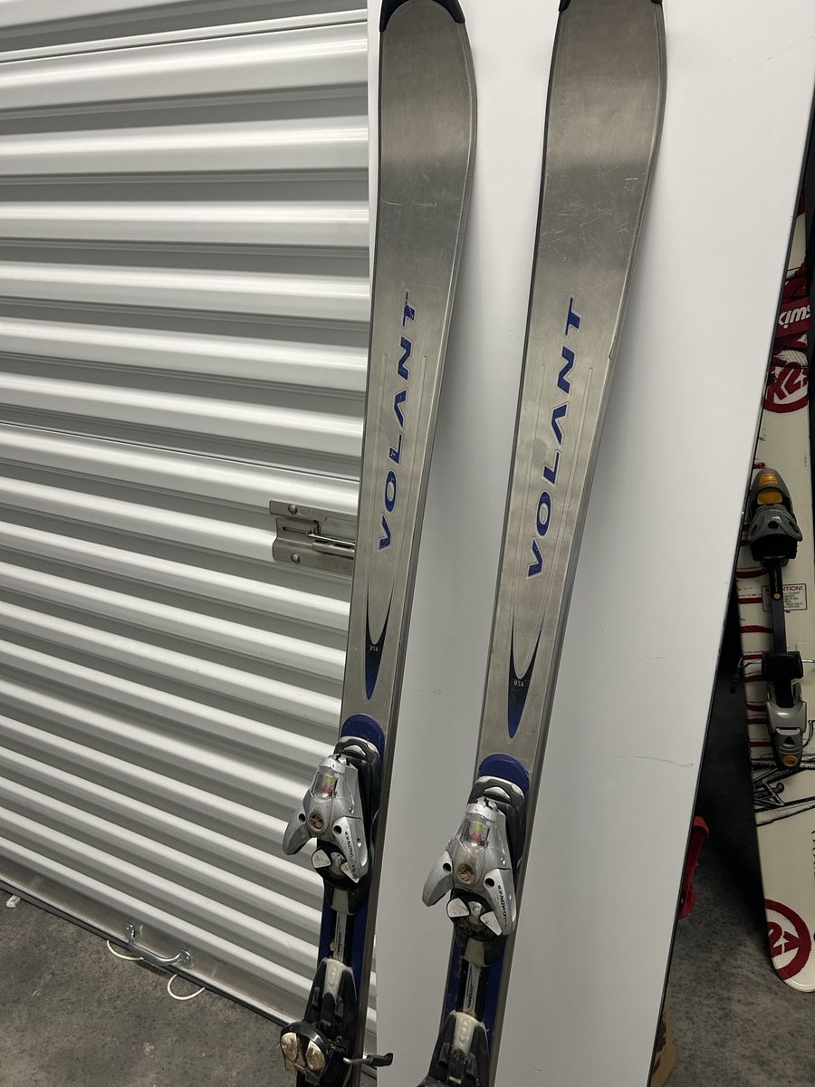 Volant Skiis