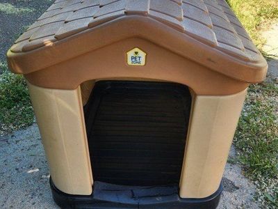 dog house, pet zone, good condition