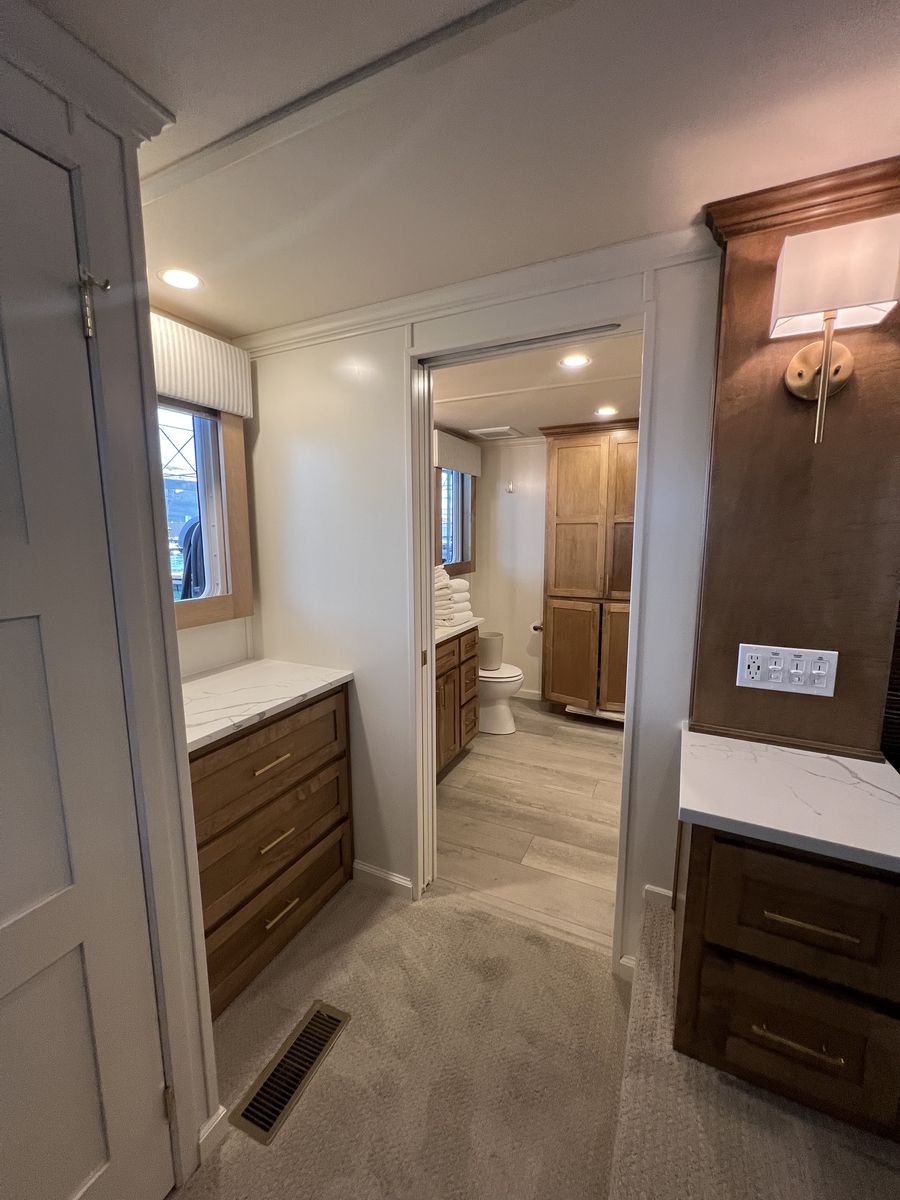 Main image 7