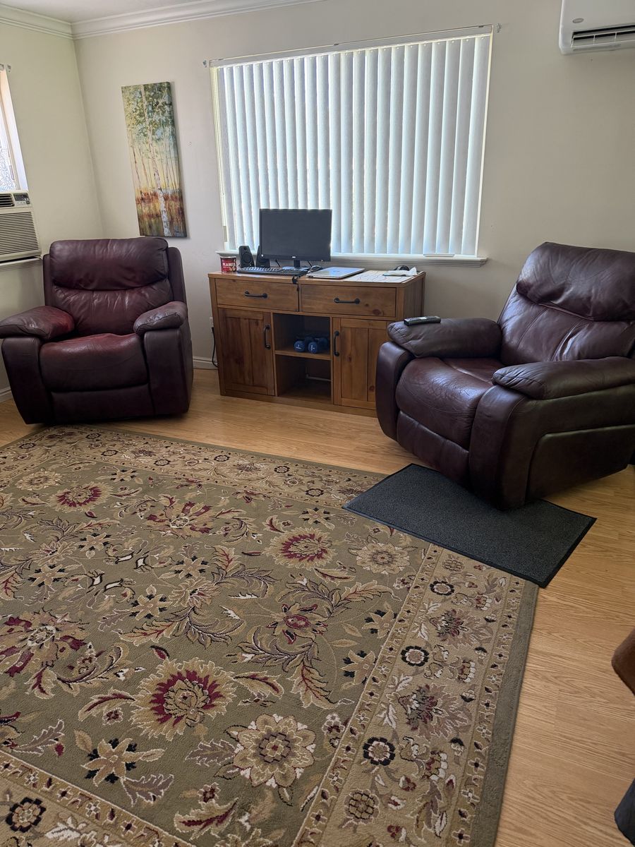 Main image 7