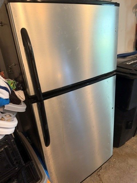 GE Refrigerator - FREE