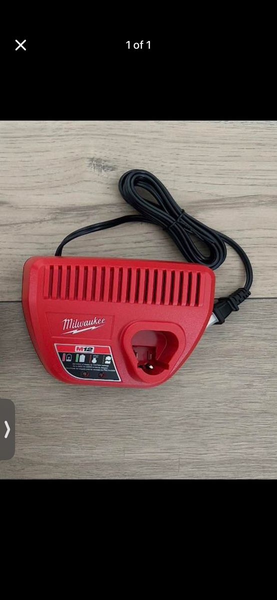 Milwaukee M12 Charger