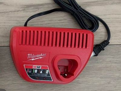 Milwaukee M12 Charger